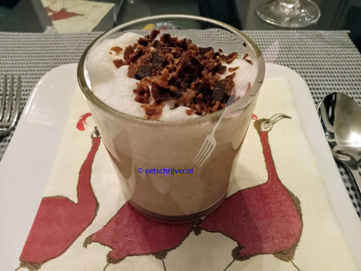 Nieuw op eetschrijver.nl: een elegant en lekker soepje van witloof. Of, zo je wilt, witlof. Enfin, een soepje waar je geheid lof mee oogst. eetschrijver.nl/2023/11/08/ele… Zoals altijd voor iedereen gratis te lezen, al wordt een donatie gewaardeerd. Net als een RT.