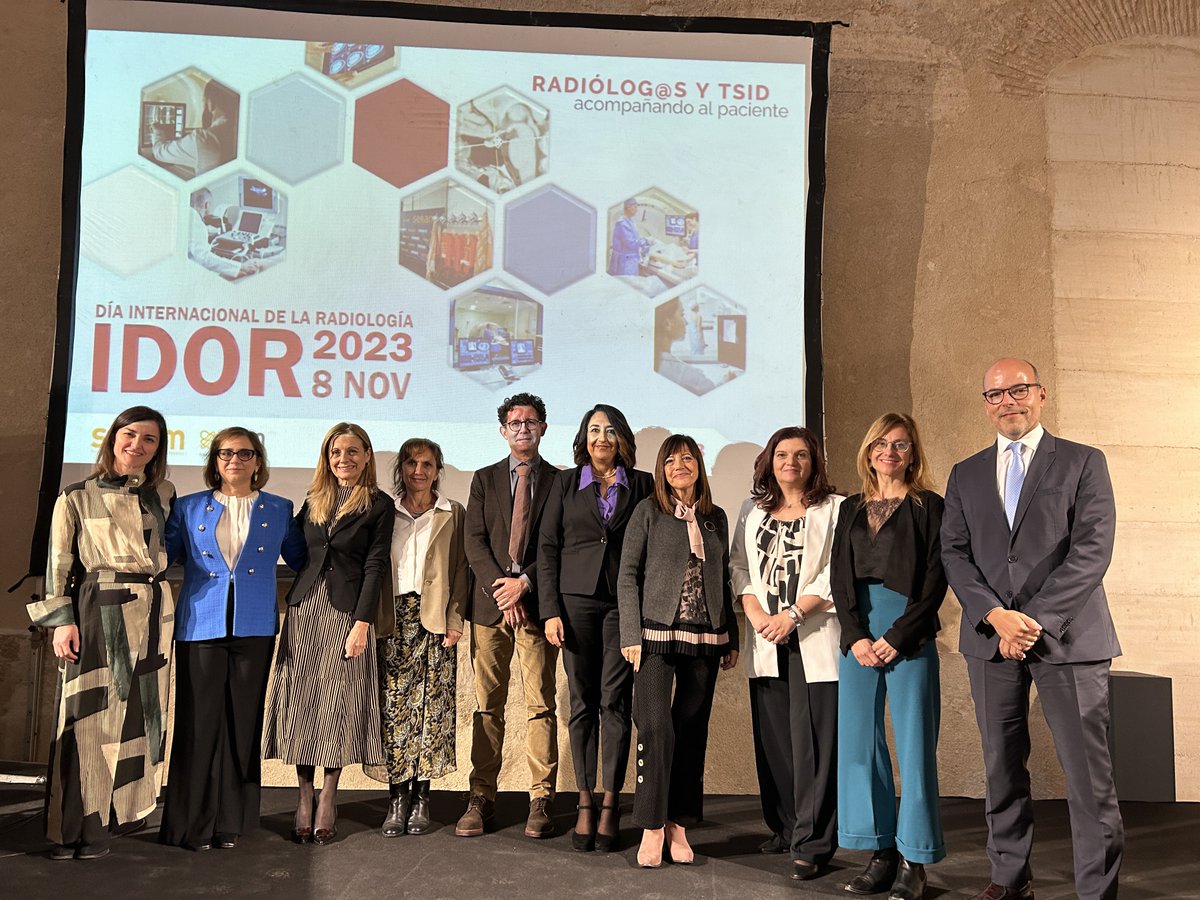<a href="/EvaAlfayate/">Eva Alfayate Sáez</a> <a href="/HUReinaSofia/">Hospital Universitario Reina Sofía</a> <a href="/SEDIM_RX/">SEDIM</a> <a href="/GVAlaRibera/">DSlaRibera</a> <a href="/SERVEISoc/">SERVEI - Radiología Vascular Intervencionista</a> <a href="/AngelesG_Criado/">Ángeles García Criado</a> <a href="/HospitalSantPau/">Sant Pau - Campus Salut Barcelona</a> <a href="/SEICAT_RAD/">SEICAT</a> <a href="/serammeA6SALUD/">SERVICIO DE RADIOLOGÍA HOSPITAL MORALES MESEGUER</a> <a href="/SORMU_RX/">Sociedad Murciana de Radiología</a> <a href="/BayerEspana/">Bayer España</a> <a href="/RevistaRADIOLO2/">@RevistaRADIOLOGIA</a> <a href="/JuanaPlasen/">Juana Mari</a> Con esta instantánea de los galardonados con los #PremiosRadiología2023 finaliza el acto de #IDoR2023 

¡Gracias a todos por acompañarnos!