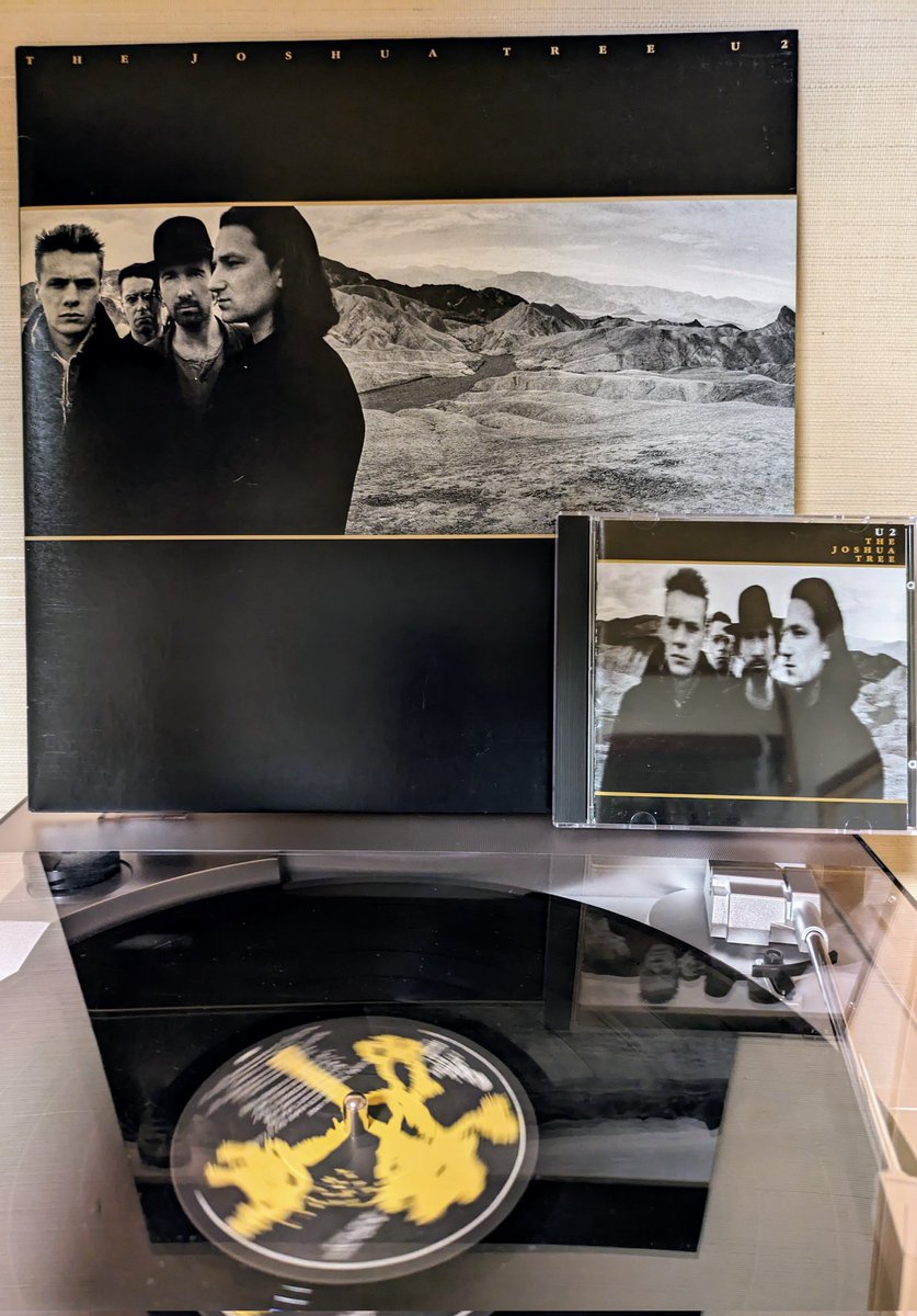 sarah1107jp's tweet image. #夜レコ #U2 #TheJoshuaTree 
#Searecord さんの委託レコ #osagodard さんより購入😊
&apos;87 Release 5th Album 
言わずと知れたU2の名盤 彼らの名を世界中に知らしめた1枚、次作のRattle and Hum,Achtung Babyまで傑作を残すが…その後実験的音楽に傾倒し迷走します😅
CDとジャケットデザインが違います