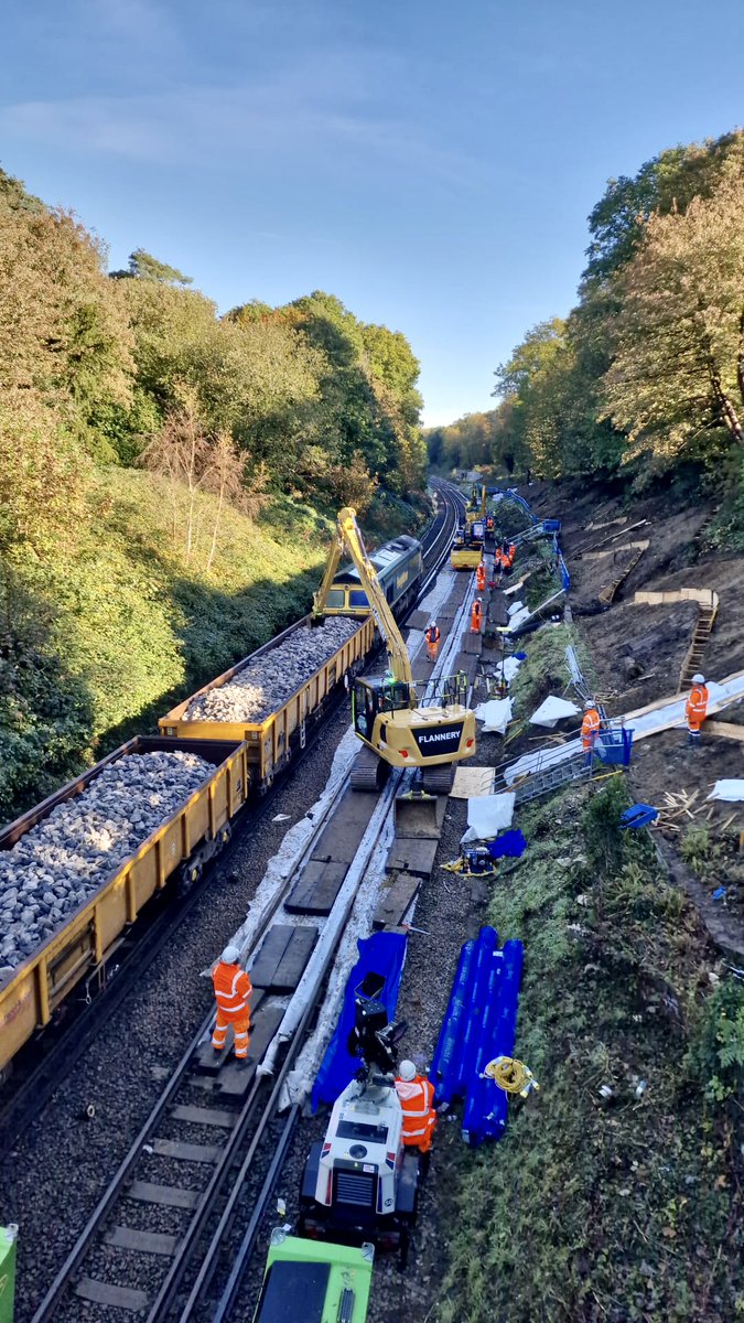 FlanneryPlant's tweet photo. RAILSIDE!🚉📷It's great to see some of our Flannery long-reach excavator fleet working railside. Railway work is always important, and we're delighted to see the progression towards getting this network back in operation. #Podtrak #networkrail #FlanneryPlantHire #PlantHireUk https://t.co/tIT7dGAT5u