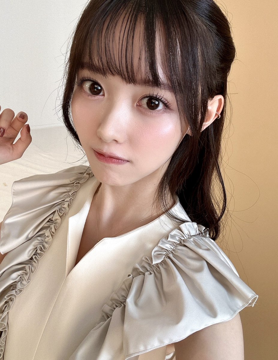 momonamatsumoto's tweet image. ぽやすみなさい🌙

クリスマス予定決めた？🎅
さっきクリスマスイヴのこと書いてライブもあるしわくわくしてるよ🎄🎂

〰️ 〰️ 〰️🕊

今日プレゼント届いてるみたいで嬉しい♡
たーくさんのご応募みんなありがとう💕

凄く大好評で嬉しかったです😭🙏🏻
#PR #JILLBeauty #PonteVecchio 
#高嶺のなでしこ