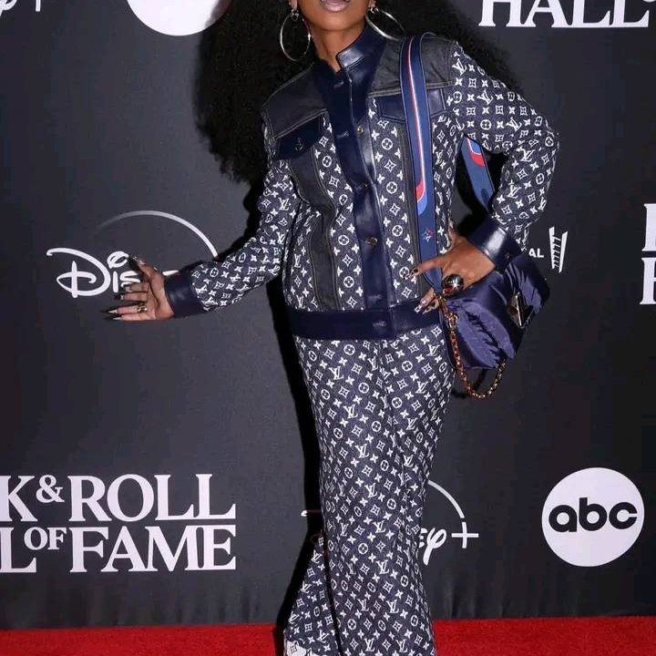 TopicL4's tweet image. Congratulations to Missy Elliott for becoming the first female rapper inducted into the Rock &amp;amp; Roll Hall of Fame.