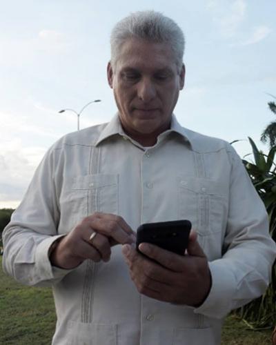 En esta guerra contra nuestra Patria, nos corresponde a los revolucionarios y patriotas cumplir lo indicado por <a href="/DiazCanelB/">Miguel Díaz-Canel Bermúdez</a>: "nuestras razones y verdades, convicciones y realizaciones deben estar visibles y presentes en las redes sociales". #Cuba #CubaPorLaVida