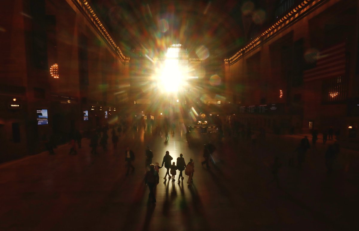 Back in Grand Central Terminal to catch one of the last days of sunlight coming through the eastside windows until it happens again in February, Wednesday morning in New York City #newyork #newyorkcity #nyc #sunrise @GrandCentralNYC