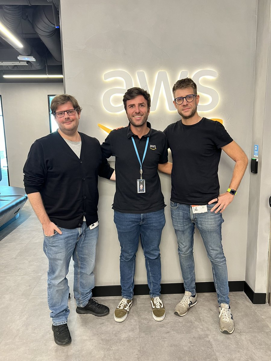 sergio_lecuona's tweet photo. Hoy toca Immersion Day en las oficinas de @awscloud_es, y resulta que también venía @tmunicio (en casa se habla de #Cloud 😂)

Un poco de contenedores junto a mi compi de @knowmad_mood, @andresgonsu y gracias (entre otros) a la organización de @polalguero https://t.co/EVIP2lpJDL