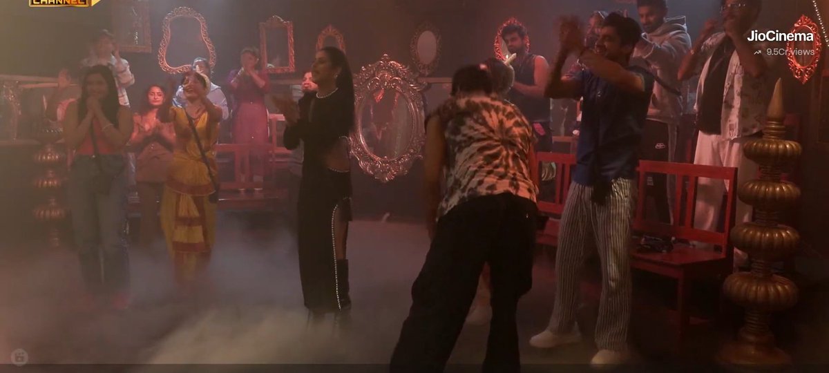 Iakrishnasharma's tweet photo. #BB17liv3

#AnkitaLokhande started dancing.! 🥰😍

#BiggBoss17 #AnkitaIsTheBoss #AnkitaLofficial #Manku https://t.co/IXBVXjL2dB
