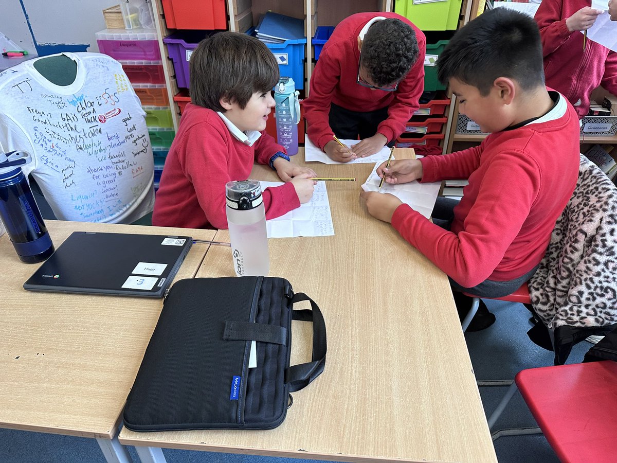 Timbercroftps's tweet image. What can 6A remember about the Circulatory System? 
#ChocolateBar #TalklessTeaching
@WallaceIsabella