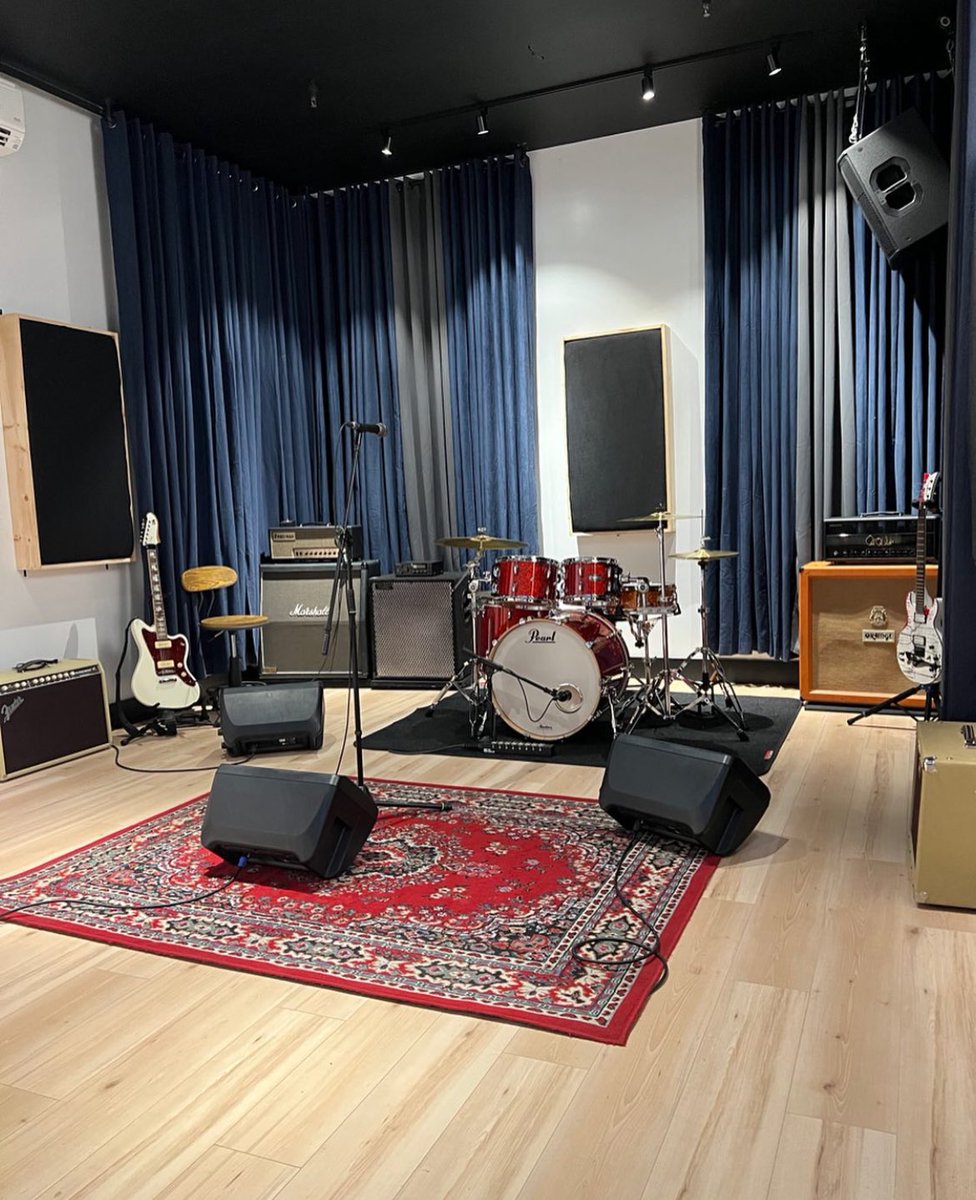 If you guys are in the NYC area, get I. Touch with @Hesher.Studios for all your audio needs! #recordingstudio  #studiolife #studiosetup #musicproducer #studiomonitors #acoustics #musicproduction #studiodesign #musicstudio