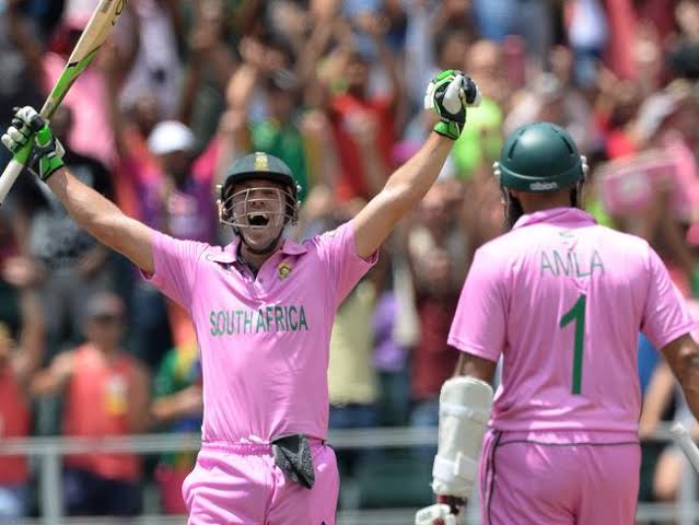imkevin149's tweet photo. ABD 149 (44) Johannesburg
Virat Kohli 133* (86) Hobart
Maxwell 201* (128) Wankhede 
Ab de Villiers 162* (66) Sydney

All greatest ODI innings belongs to RCB players https://t.co/ceZmDoEGsH