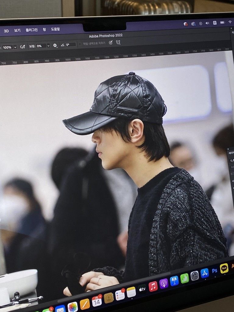 Haechan having the perfect side profile