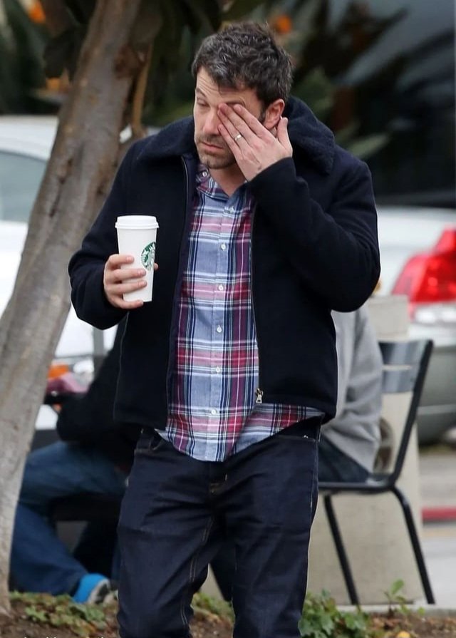 5eniorDeveloper's tweet photo. Este man tiene cara de ser programador, ahora se llamará: Dev Affleck https://t.co/KcPw9H0I9r