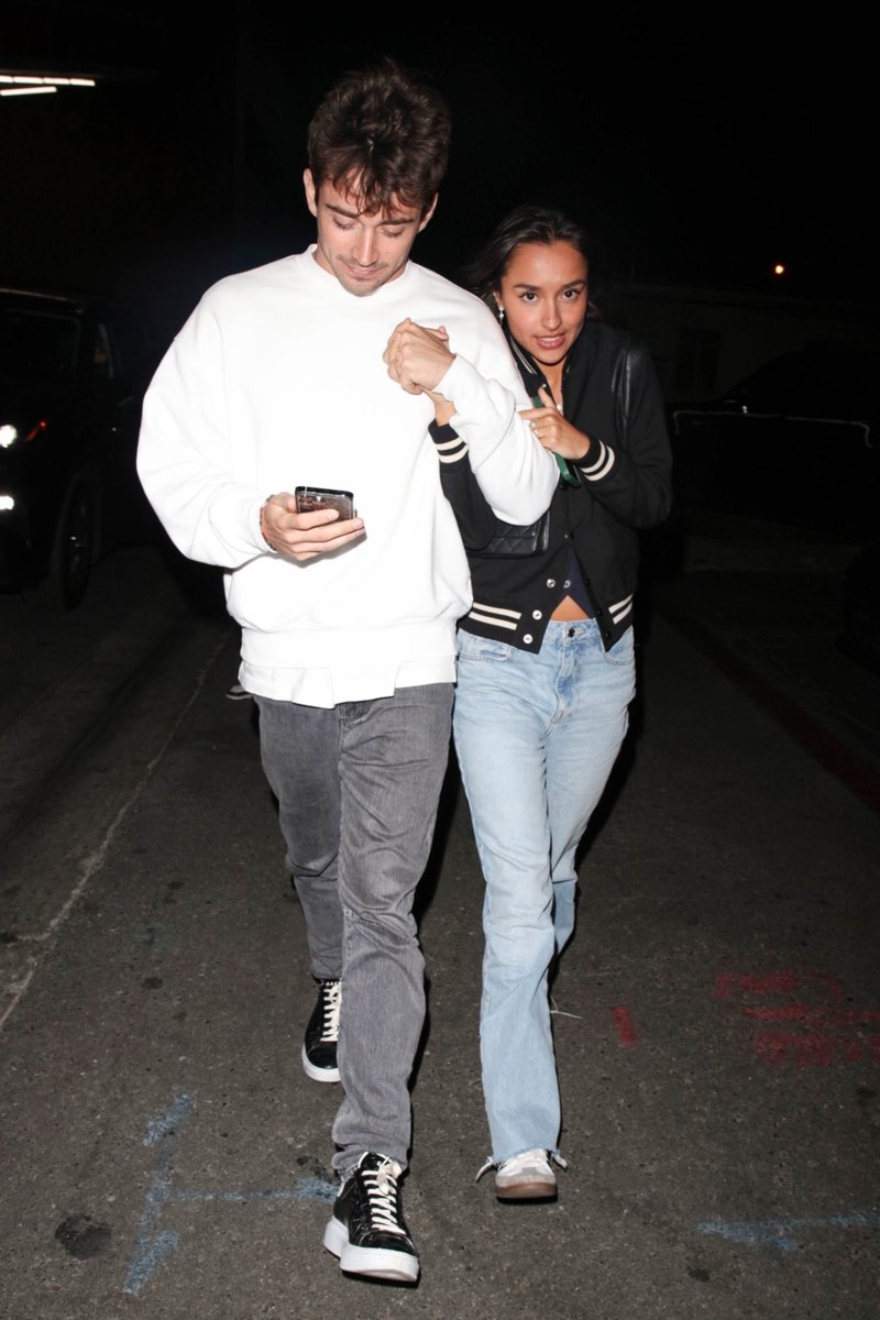 leclerc_photos's tweet photo. Charles Leclerc and Alexandra Saint Mleux leaving a restaurant in Beverly Hills last night, (08).

📸 More photos: https://t.co/CGiNwhmCzm https://t.co/CQl70yNG5S