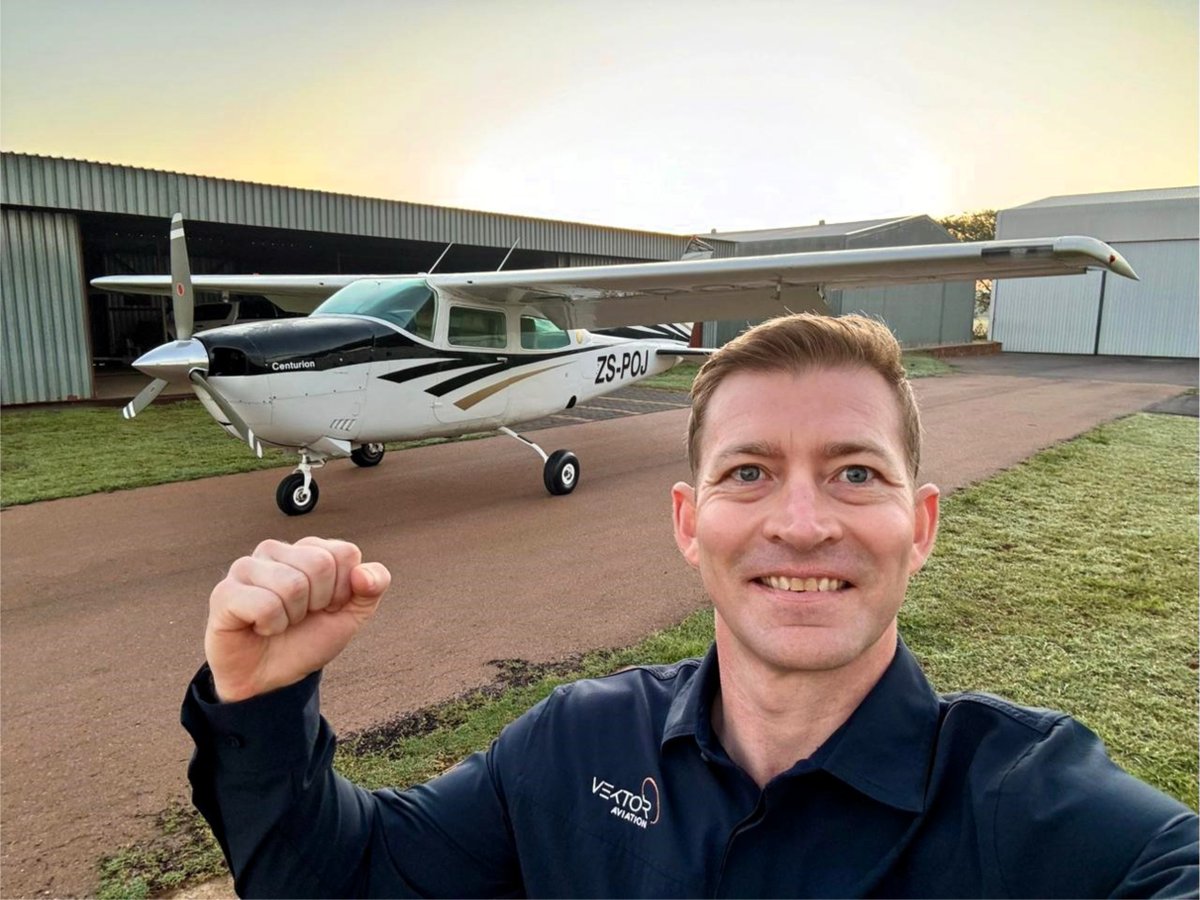 vektor_aviation's tweet image. An elated Reon Wiese, the CEO of @vektoraviation, is back in his happy place: the cockpit of his Cessna, after 7 months of not being able to fly.
After overcoming a health challenge, Reon is looking forward to visit Vektor’s clients throughout the country.
#aviation #pilotslife