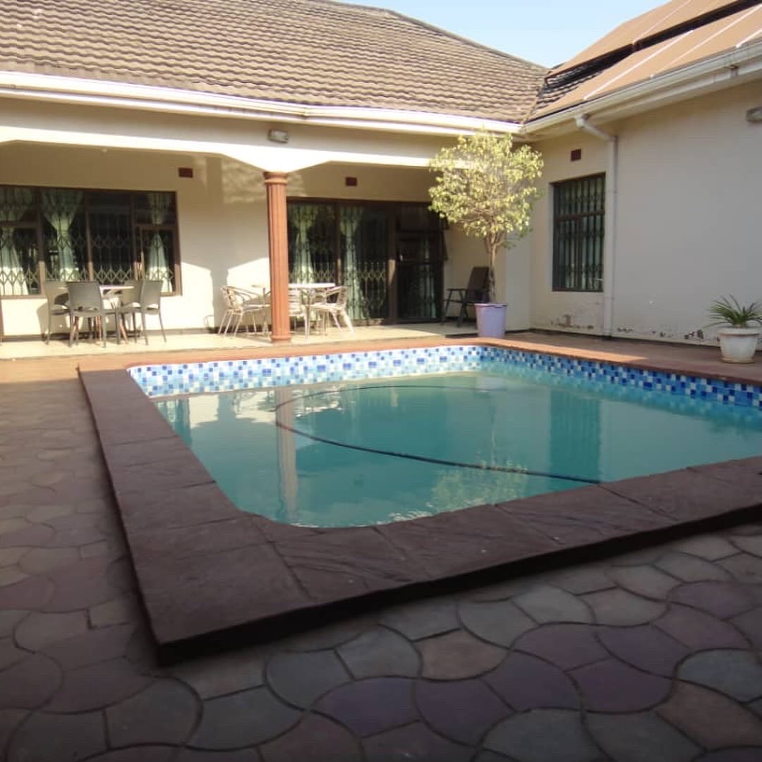 BwailaProp's tweet photo. 📍AREA 43
•A Standalone ,Fully furnished House
•Lounge
•TV room
•Laundry 
•Bar
•Office
•Gym/game room
•4 bedroom, all ensuite
•Swimming pool 
•Backup power: invertor, solar, generator
•Water Tank
•Lockable garage
•Servant quarters 
•Available @$3000 https://t.co/QdAZJERuWK