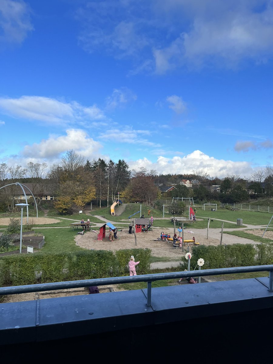MarisolGC_'s tweet image. Visited an early education school in Denmark, and I&apos;m blown away! 🇩🇰 Their education system is a beacon, focusing on play, independence, inclusivity, outdoor learning &amp;amp; teamwork. Denmark isn&apos;t just teaching kids; it&apos;s nurturing future innovators #EducationGoals #DenmarkModel 🌱🎓
