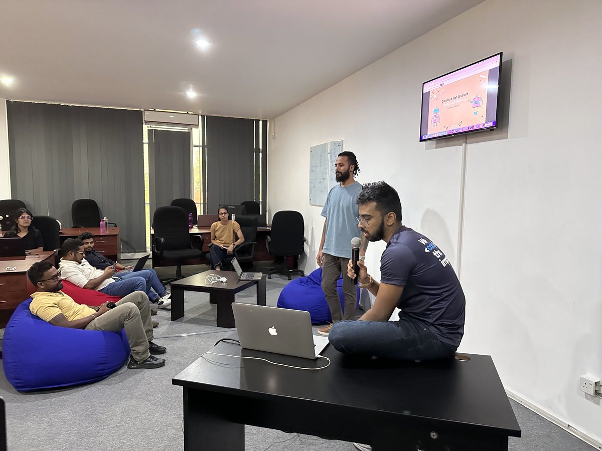 EFuturesworld's tweet image. Candid moments from our recent office tech talk session at EFutures. Exploring the fascinating journey of creating a Diet Assistant Chatbot with Botpress. 🤖💬 #TechTalk #Botpress #Innovation #SoftwareDevelopment #KnowledgeSharing #EFutures #softwareoutsourcing