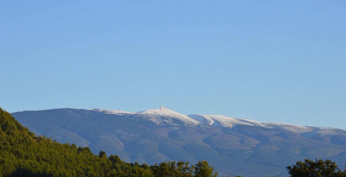 ON VOUS INFORME : fermeture hivernale du sommet du #Ventoux !
Chaque hiver, la partie sommitale du géant de Provence ferme à la circulation routière (voitures, motos, vélos...) de mi-novembre à mi-mai environ.
La fermeture est prévue ce lundi 13/11 par le département de Vaucluse.