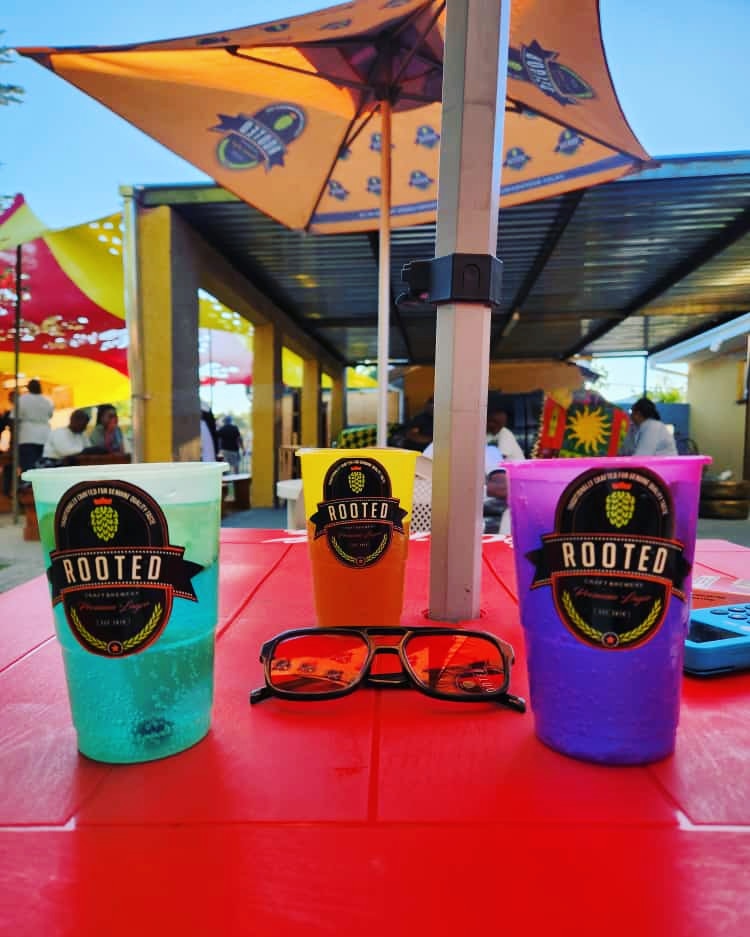 CraftRooted's tweet image. Umbrella, shades and your favourite premium lager.
What better way to enjoy your sundowners this summer?

#RootedPremiumLager #CraftBeer
#RootedSummer #RootedPeople