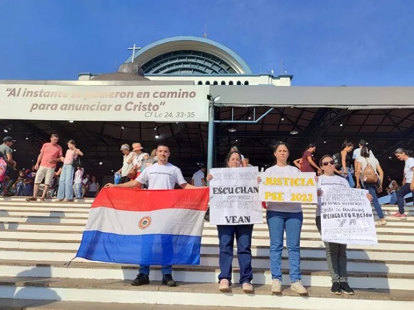 "CONFIADOS 100%"

Desvinculados de la Itaipú en vigilia permanente, con la esperanza de ser reincorporados

1000noticias.com.py/2023/11/08/des…
