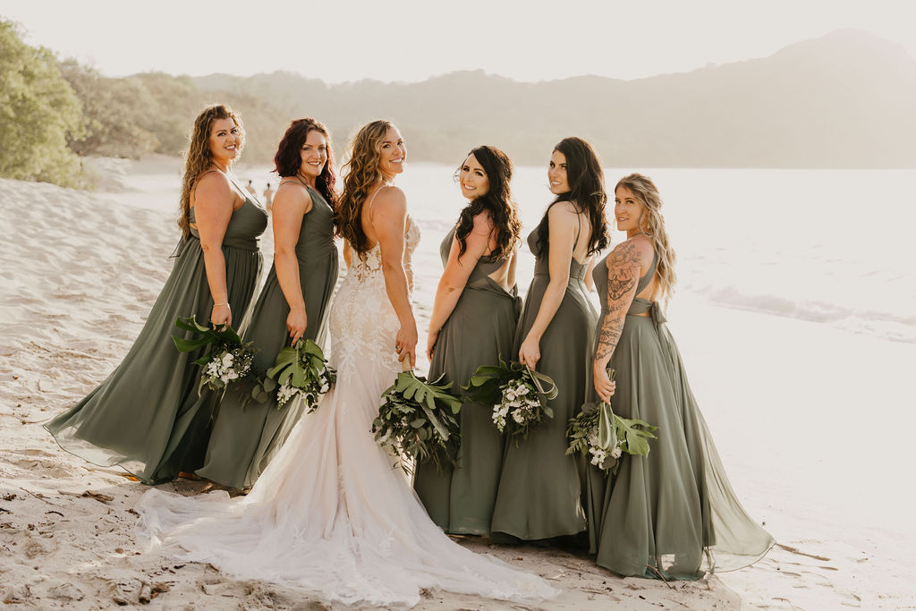 Ocean waves and shades of green – a bridal dream come true. 🌊💚👰 

•
•
•
Captured by: @bacalaofilms

#costaricaweddingplanner #costaricaweddings #CostaRica #DestinationWedding #DestinationWeddingCostaRica #DestinationWeddingPlanner #WeddingCoordinator #Wedd...