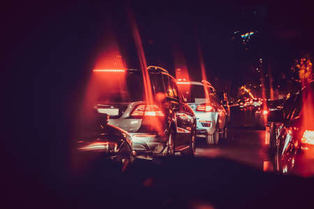 Хүмүүс тормосны улаан гэрэл харсаар байгаад галзуурч байгаа байхаа. Аймар л ууртай хүмүүс