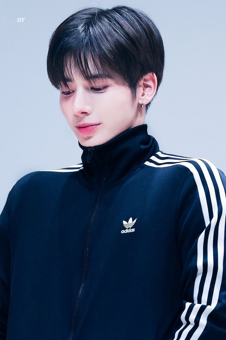 bi0obi's tweet photo. 강텬 아이다스 체고. https://t.co/ii0Ky9gL7D