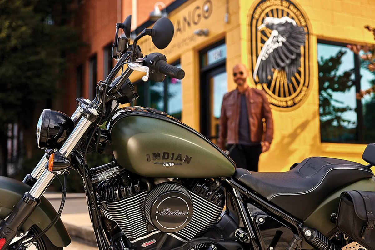 CryptoMotoApp's tweet photo. Introducing the 2023 Indian Chief Dark Horse, a stripped-down powerhouse. Packed with an air-cooled Thunderstroke 116 engine, it cranks out a whopping 120 ft-lbs of torque. This bike is for the speed enthusiasts, ready to leave everyone in the dust.
.
#CryptoMotoApp #Indian #bike https://t.co/ymYR8cA0nh