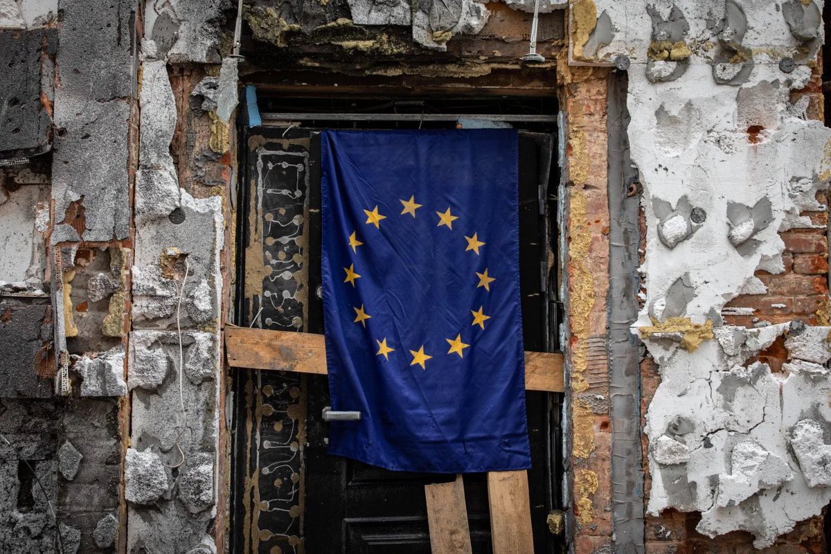 and tens of thousands more will be slaughtered by russia in the next decade for simply manifesting their Europeanness. this pic was taken by <a href="/AlexChanTszYuk/">Alex Chan Tsz Yuk</a> in April 2022 in Kharkiv after another russian bombing