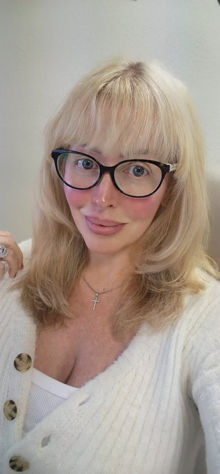 Them:"You don't post p🌽 anymore? I'm unfollowing you. "  Me: "... where's the downside in that?"  🤣🤣🤣