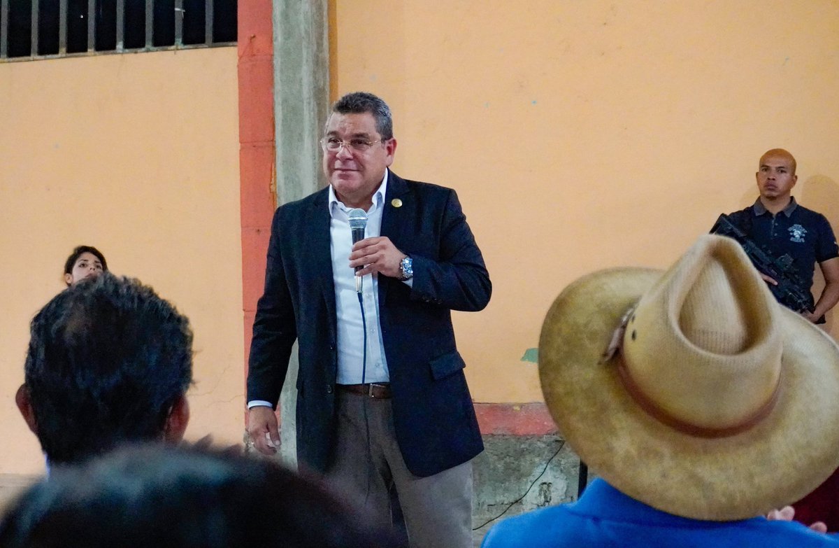 AgriculturaEc's tweet photo. El ministro, @EizaguirreEc destacó la labor que realiza el MAG para que el campo se tecnifique. “Cuando hay un verdadero servicio público el único beneficiado, sin condición alguna, es el pequeño productor. Trabajaremos hasta el último día para apoyarles”.

#NuestroTrabajoContinúa🇪🇨