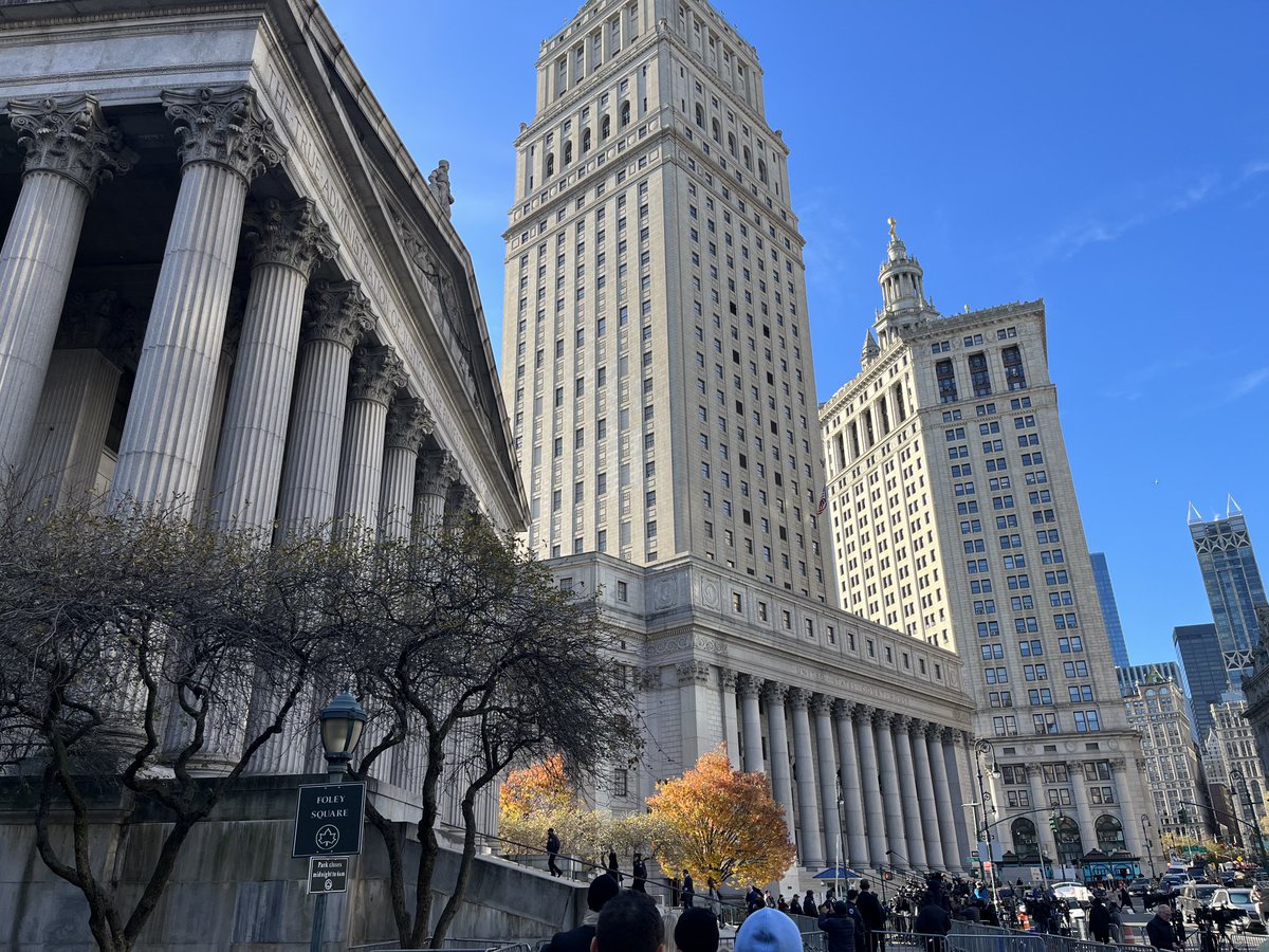 1/ Ivanka Trump just made the long walk up the stairs of the Lower Manhattan courthouse where she will face questioning this morning from the New York attorney general’s office as part of her father’s 250 million fraud suit. I’m headed inside now. Follow along here for updates.