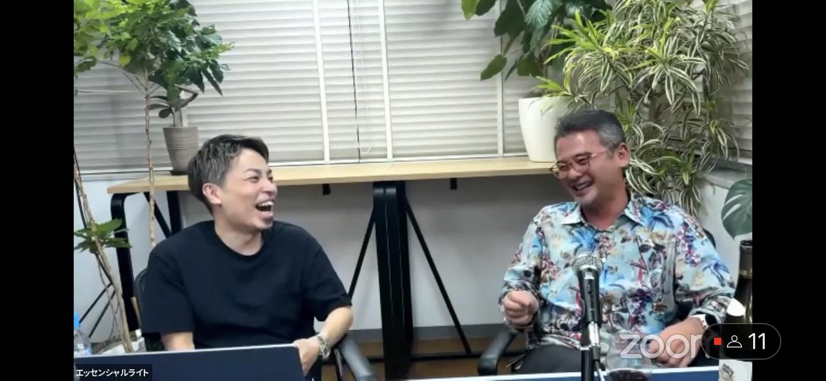 chikara_ohno's tweet photo. 岡安さんとの対談終了。エンジニア側面の強い岡安さんからエモ願望を引き出す。 https://t.co/kqD4vc17id
