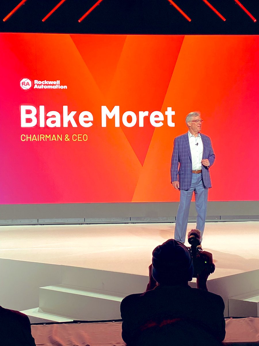 simona_reca's tweet photo. Blake Moret, Chairman &amp; CEO of Rockwell Automation: “We are here to create the future of industrial automation and we want to give people superpowers through technology and innovation”. #ROKevents #thenextfactory @ROKAutomation https://t.co/PcqA7sXIXr