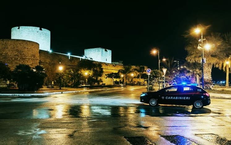 Buona serata da Manfredonia (FG)
#Carabinieri #PossiamoAiutarvi #Difesa #ForzeArmatev #9novembre