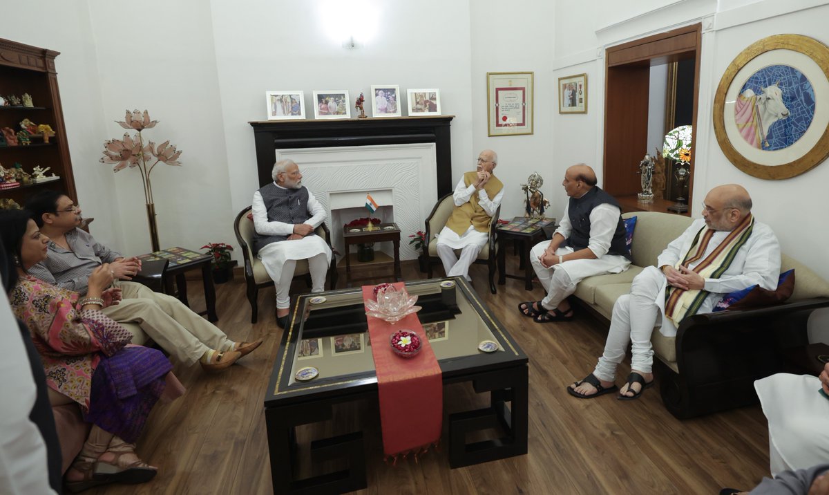 Went to Advani Ji's residence and wished him on the occasion of his birthday.