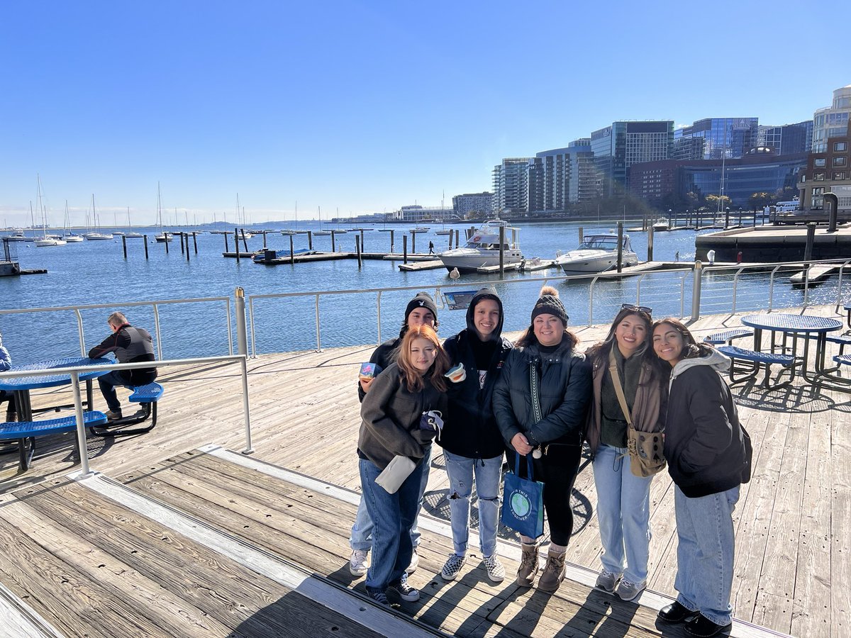 edhyearbook's tweet photo. Aztec yearbook editors took in the sights &amp; sounds of Boston along with thousands of journalism scholars from across the nation, taking classes from experts in the field at 🍁 fall #nhsjc 🍁
@EDAztecs_HS #TeamSISD #OneEmpire https://t.co/zJaGSoBxrf