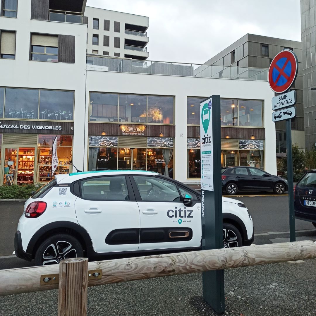 4 nouvelles stations #CitizRennes ! 

📍 Semprùn :  Citroën C3, modèle M
📍Champs Manceaux : C1 puis Toyota Aygo en décembre, modèle S
📍Léon Bourgeois : Peugeot 208, boîte auto, modèle M
📍Armorique : Citroën C3, modèle M

RDV sur notre site internet pour plus d'infos. 😉