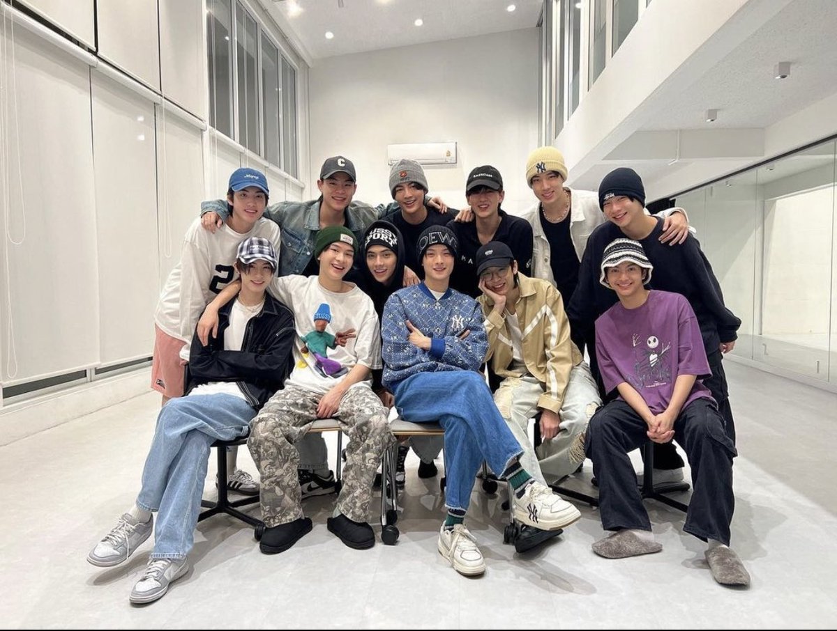 miniiberry's tweet image. น้องใหม่วง BUS เปิดตัวอย่างเป็นทางการแล้ว และเตรียมพบกับ DEBUT SHOWCASE วันที่ 6 ธันวาคมนี้ ส่วนคนนี้ น้องเน็กซ์ 1 ใน สมาชิกวง BUS 💕
#BUSbecauseofyouishine
#NEXnattakit