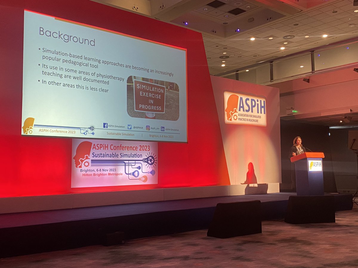 Our very own @RobynStiger presenting a scoping review she has done with @JonRoom on the use of simulated learning in prequalifying physiotherapy education. #ASPiH2023 @OBU_Skills_Sim