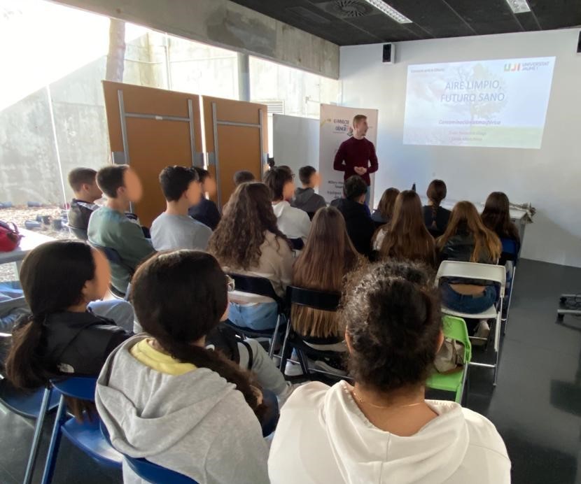 Para celebrar <a href="/WorldVentil8Day/">World Ventil8 Day</a>, <a href="/Carlos_AlfaroP/">Carlos Alfaro Pérez</a> y <a href="/oscarnav02/">Óscar Navarrete Aliaga</a> impartieron el taller "Aire Limpio, Futuro Sano" del programa "Connecta amb la Ciencia" organizado por <a href="/UJIuniversitat/">Universitat Jaume I</a> a estudiantes de secundaria de Sagunto. El entusiasmo de los estudiantes hizo del taller un éxito.
