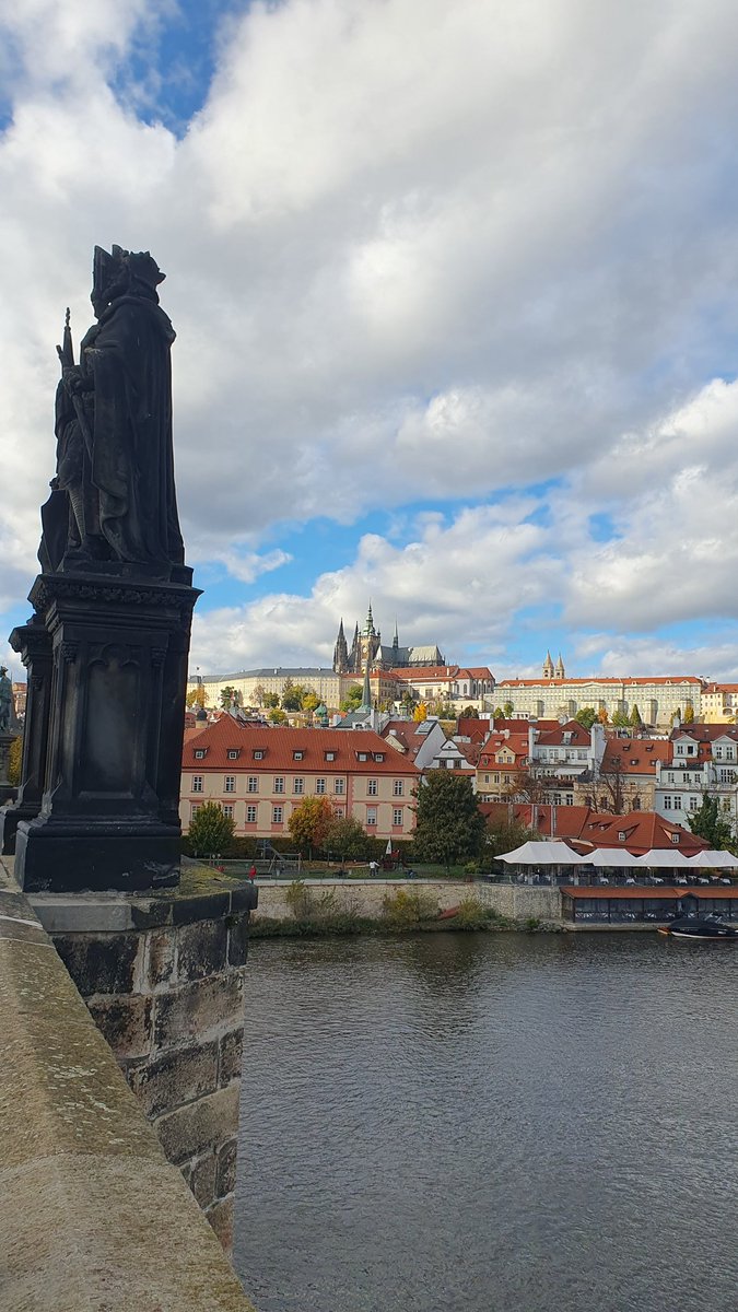 giorgioarch's tweet photo. Praga, mater urbium- madre delle cittá - la città delle cento torri!  #praga🇨🇿 #prague  #moldava #vltava #pontecarlopraga https://t.co/7WnsU47AAQ