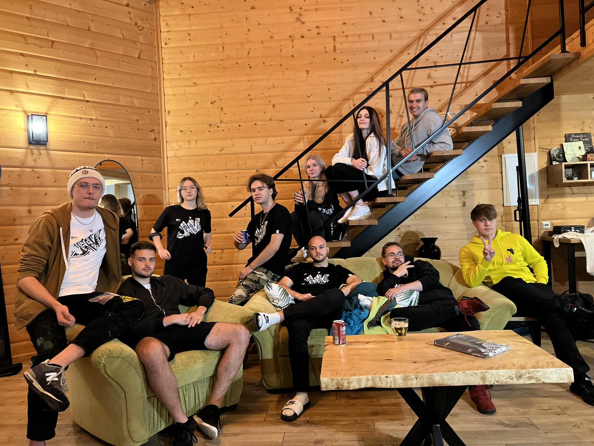 No dobra, starczy tego nudnego castingowania… Czas ogłosić ekipę która będzie robiła prawdziwe dymy! 🧐

Od jutra na tym profilu będziemy przedstawiać Wam po kolei całą drużynę, która ruszy na podbój galaktyki. Jak myślicie, kto jest w finalnej 5? 😎

@Azonh_ <a href="/CzarnyPiotrus10/">Piotr "CzarnyPiotruś" Barański</a>