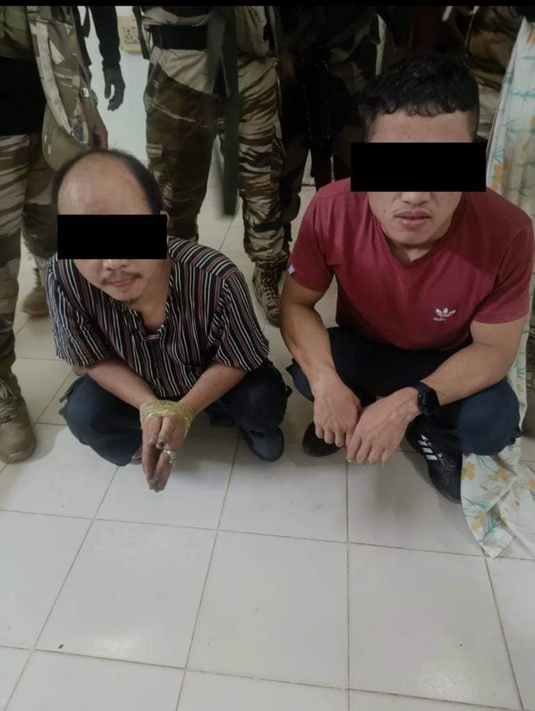 #Moreh update 
2 person arrested including an  active cadre of #Kuki National Army caught mile away from Designated camp by combined team of state and central forces

Name - Seikhulon Vaiphei (35)
 Lc. Corporal of KNA
Army no. 1483 of 22nd batch 

#AbrogateSoOWithKukiMilitants