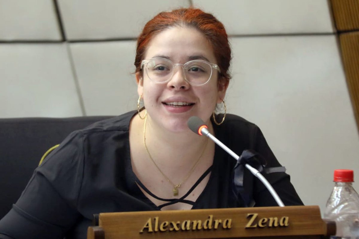 Radiocamarapy's tweet photo. #Oradores La Dip. Alexandra Zena se mostró preocupada por la falta de mejora presupuestaria para el programa alimentario nutricional del Ministerio de @msaludpy que tiene como objetivo garantizar la nutrición durante los primeros 1000 días y el control de la desnutrición. https://t.co/rsGtF1ummX