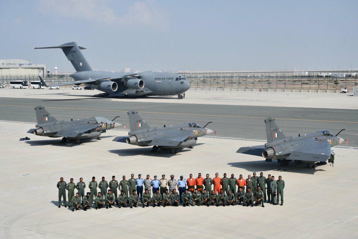 🔴#IndianAirForce's #LightCombatAircraft #Tejas have landed at Al Maktoum International Airport to take part in #DubaiAirshow