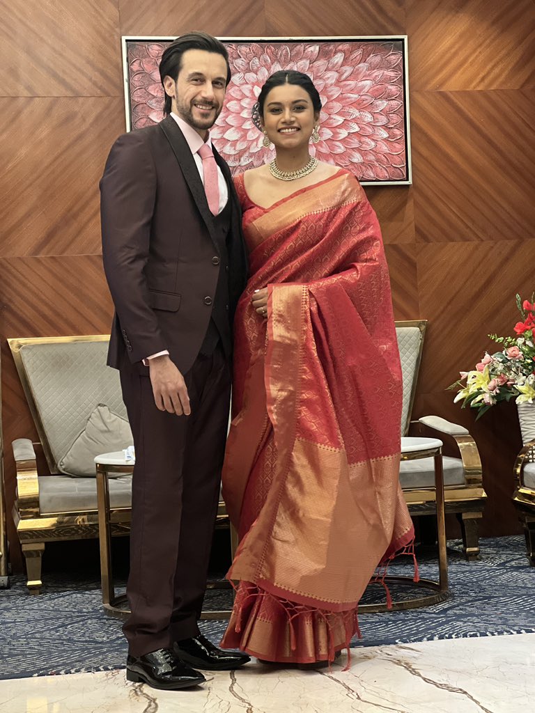 AhmareenAnjum's tweet photo. Chandigarh Kare Aashiqui! 💕
#couplegoals #punjabiwedding #chandigarhdiaries #myfirstpunjabiwedding #funjabi #shaadi #saree #love #life #ahmareenanjum #dannysura
@DannySura https://t.co/2CDr4L24uN