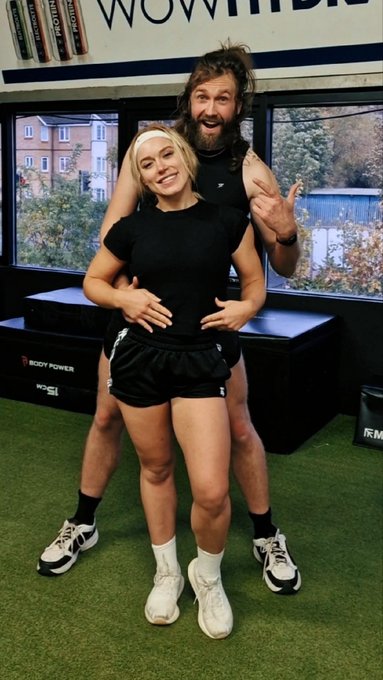 The incredible, iconic @ellebrookeuk - I got to be her PT for a session. ✨ https://t.co/9wX33sPEdi<a class="tags" href="/tag/ellebrookeuk">@ellebrookeuk</a>