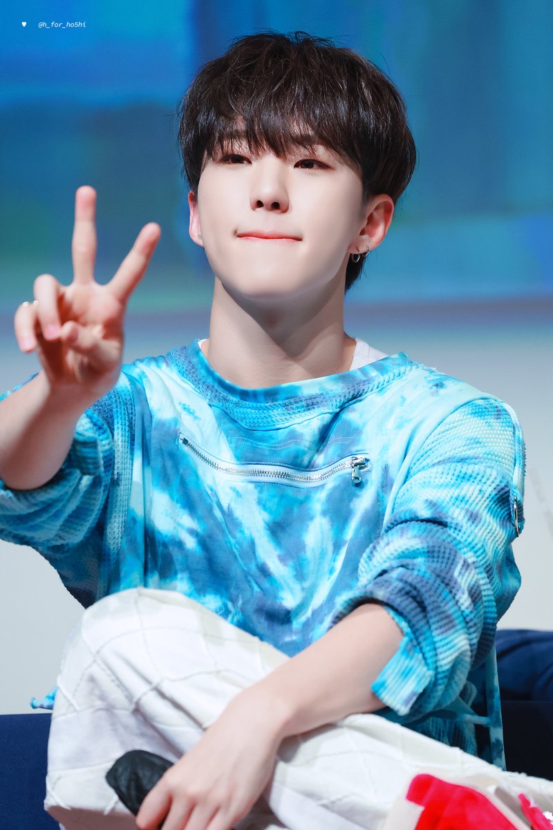 h_for_ho5hi's tweet photo. 231105 #세븐틴 #호시 
✌️ https://t.co/liyzg3Zffz