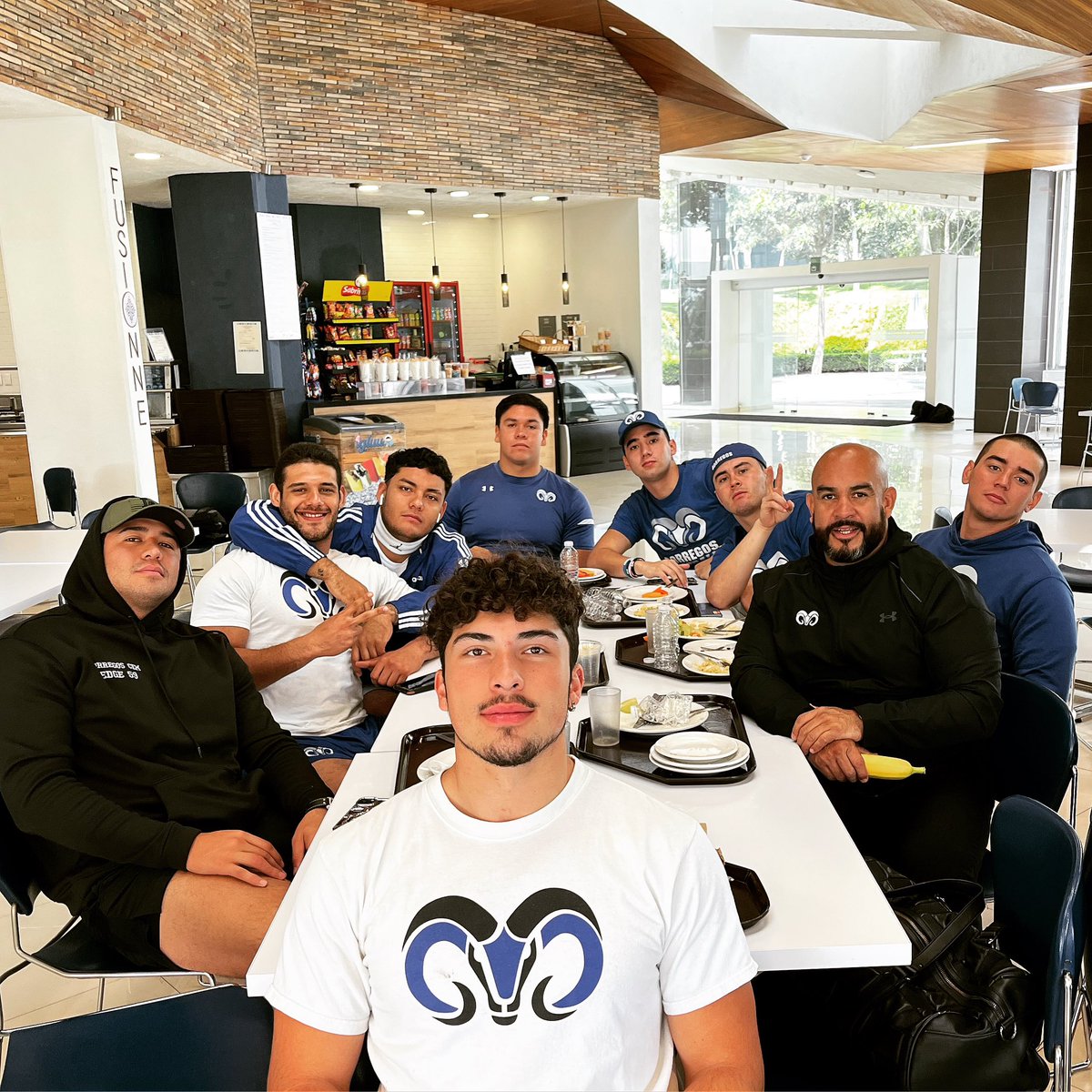 CoachADeLeon's tweet photo. Estudiantes atletas que juegan en la línea defensiva 24-25, que estén interesados en estudiar e integrarse a Borregos CEM favor de ponerse en contacto por esta vía.
#SVGculture.  Intégrate a una de la líneas defensivas más poderosas del país. @CoverCero @Senteins @maximoavance https://t.co/eyD25jtWpM