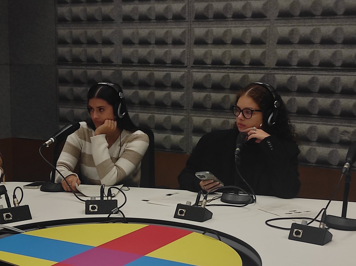RadioCEU's tweet photo. Atelier 2 está ON AIR🔴 No te pierdas lo último de la moda de la mano de @paaula_her @laraddavia @lidiaapamplonaa @Eriikaamanso @anamunozb_ @carolsobieskii https://t.co/doR91bSRSX